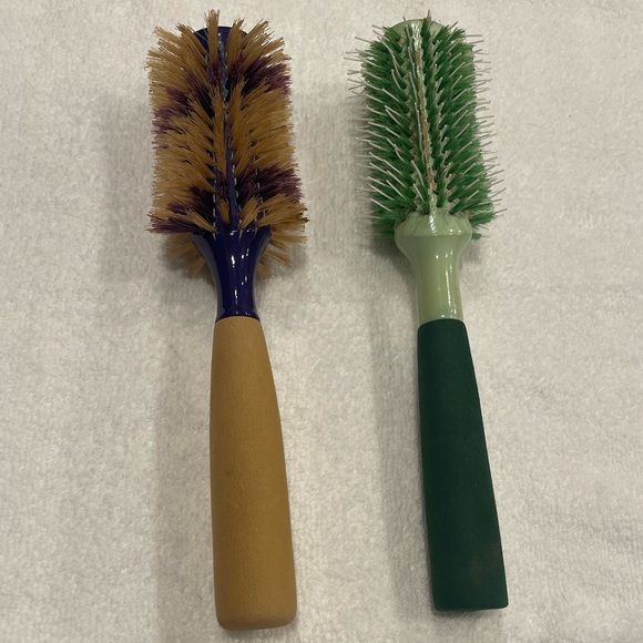 Retired professionals styling brushes - Picture 1 of 3
